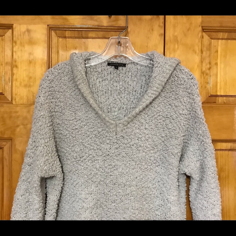 Staccato Light Gray Hooded Sweater Top
Size Small 4 - 6
100% Acrylic
Oversized - Picture 4 of 10